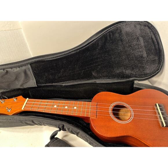 Vintage Silvertone Soprano Ukulele - Brown With Carrying Case Great Condition - Picture 6 of 6